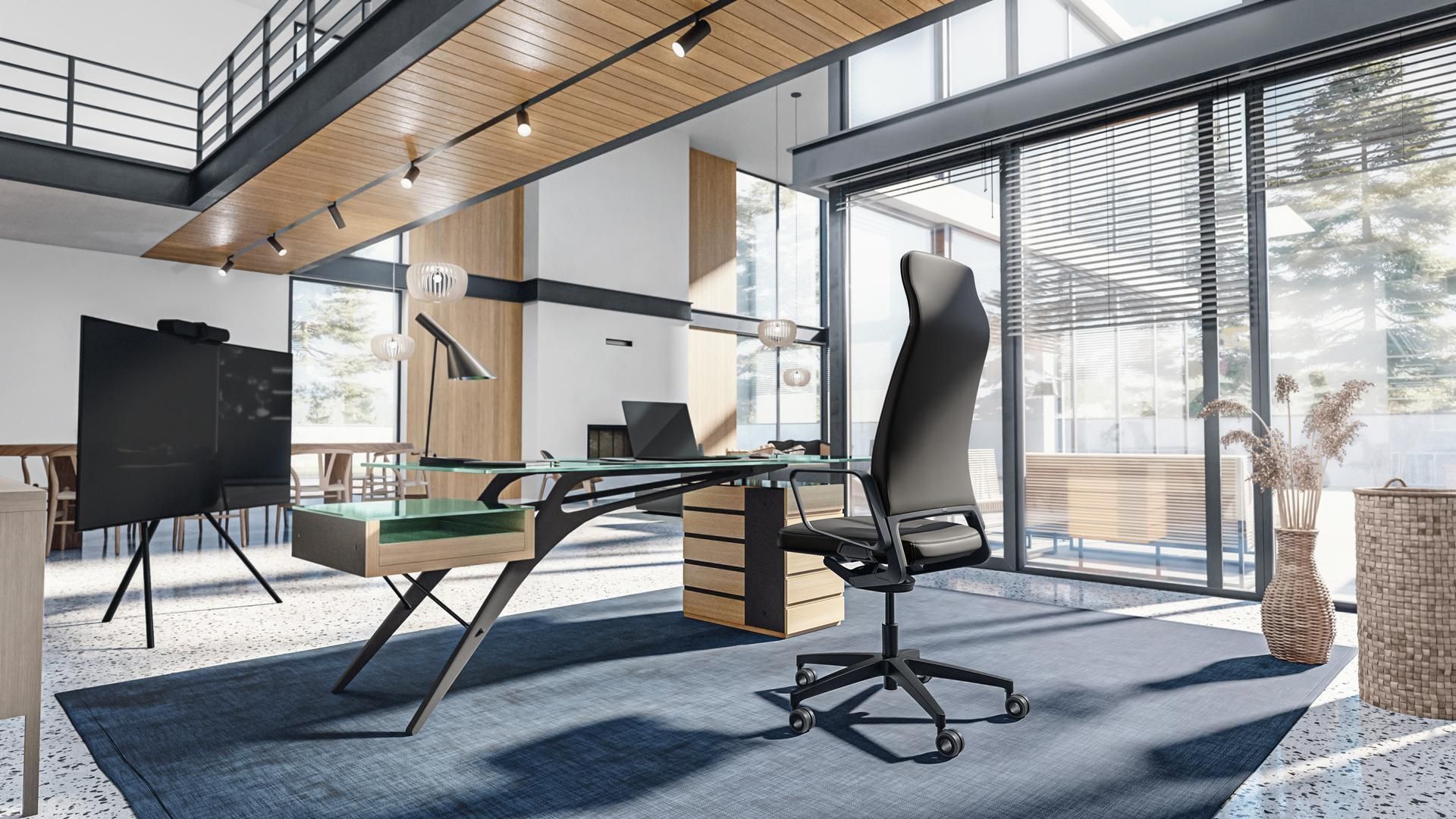 Moderner ergonomischer Bürostuhl vor einem stilvollen Schreibtisch in einem lichtdurchfluteten, offenen Büro mit großen Fenstern.
