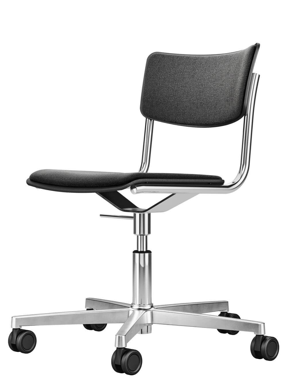 Moderner ergonomischer Bürostuhl mit verchromtem Gestell und gepolstertem Sitz und Rückenlehne in Schwarz.