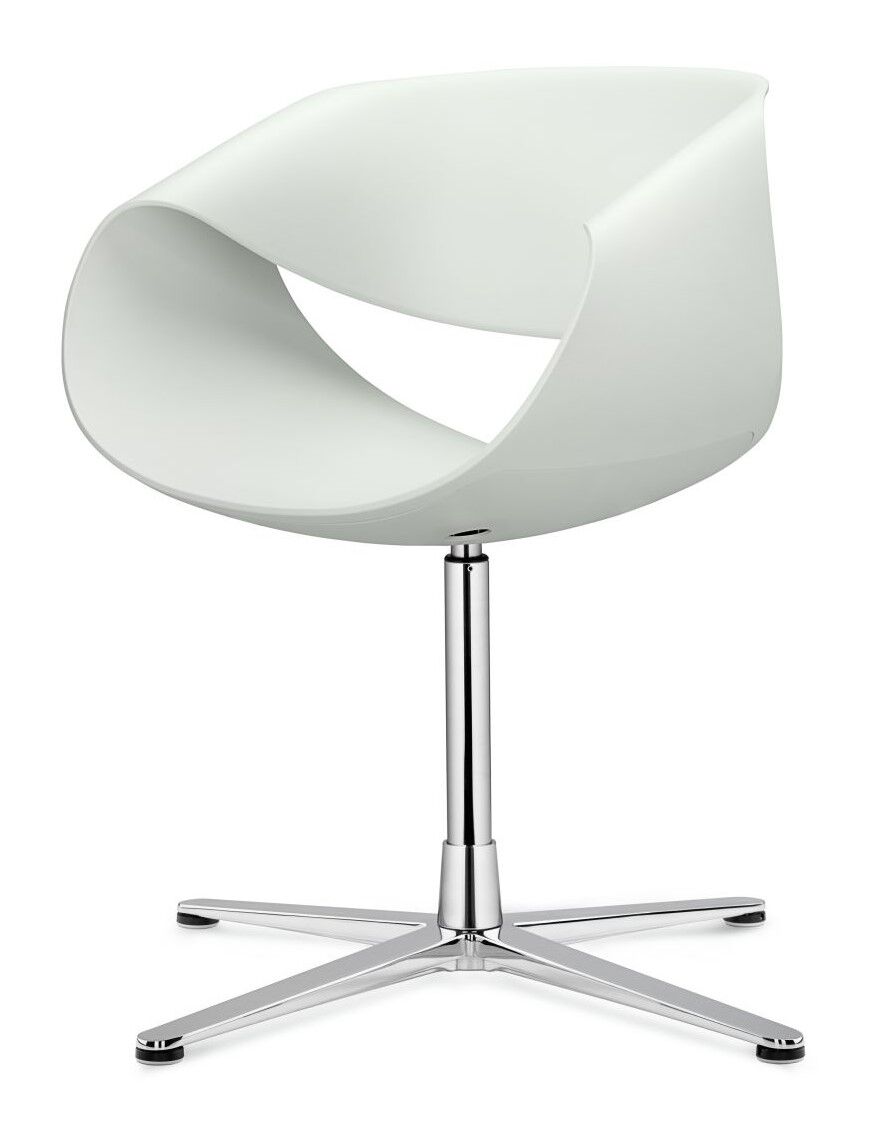 Moderner ergonomischer Drehstuhl mit weißer, schalenförmiger Sitzfläche und verchromtem Fußgestell.