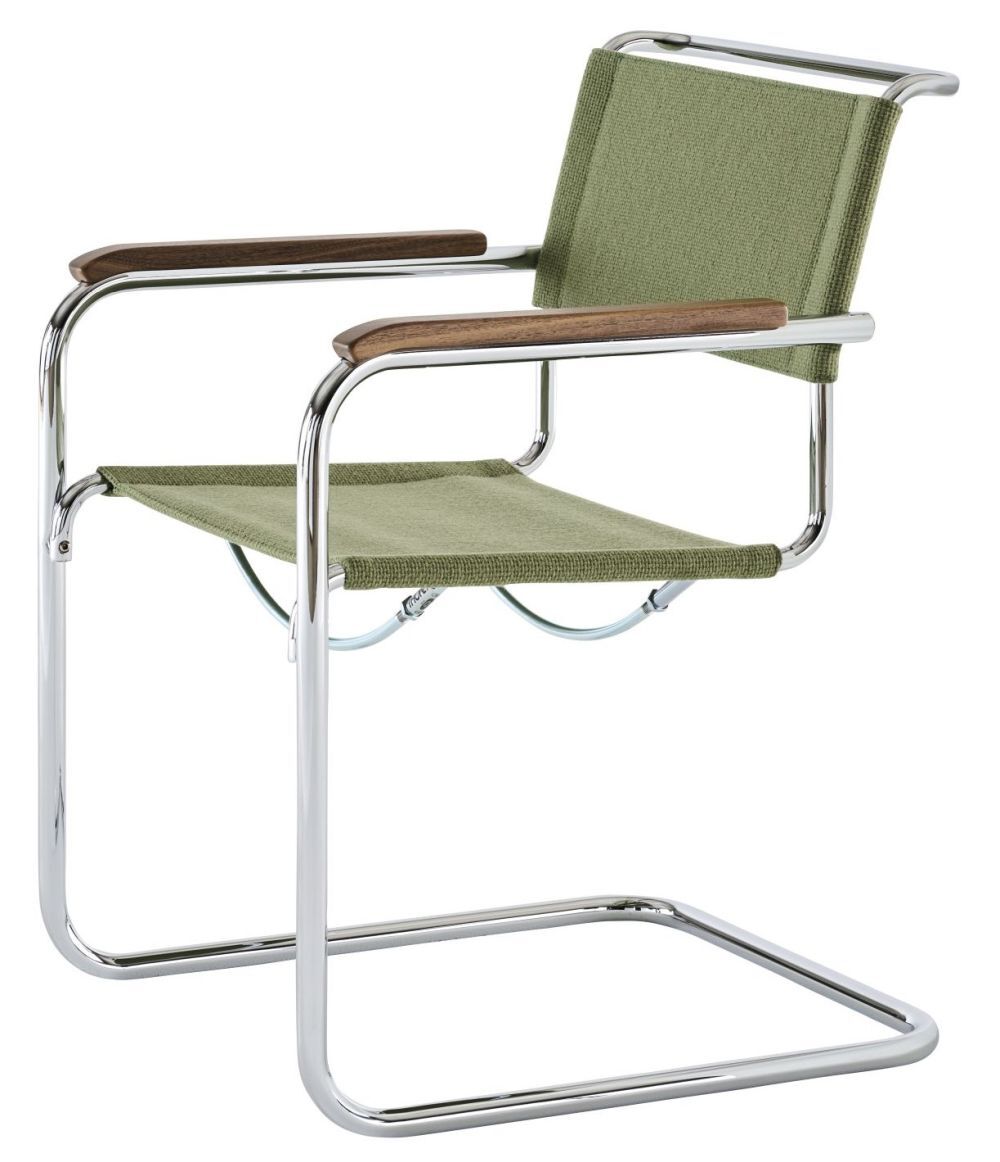 Moderner Freischwingerstuhl mit grünem Sitz und Lehne, Chromrahmen und Holzarmlehnen.