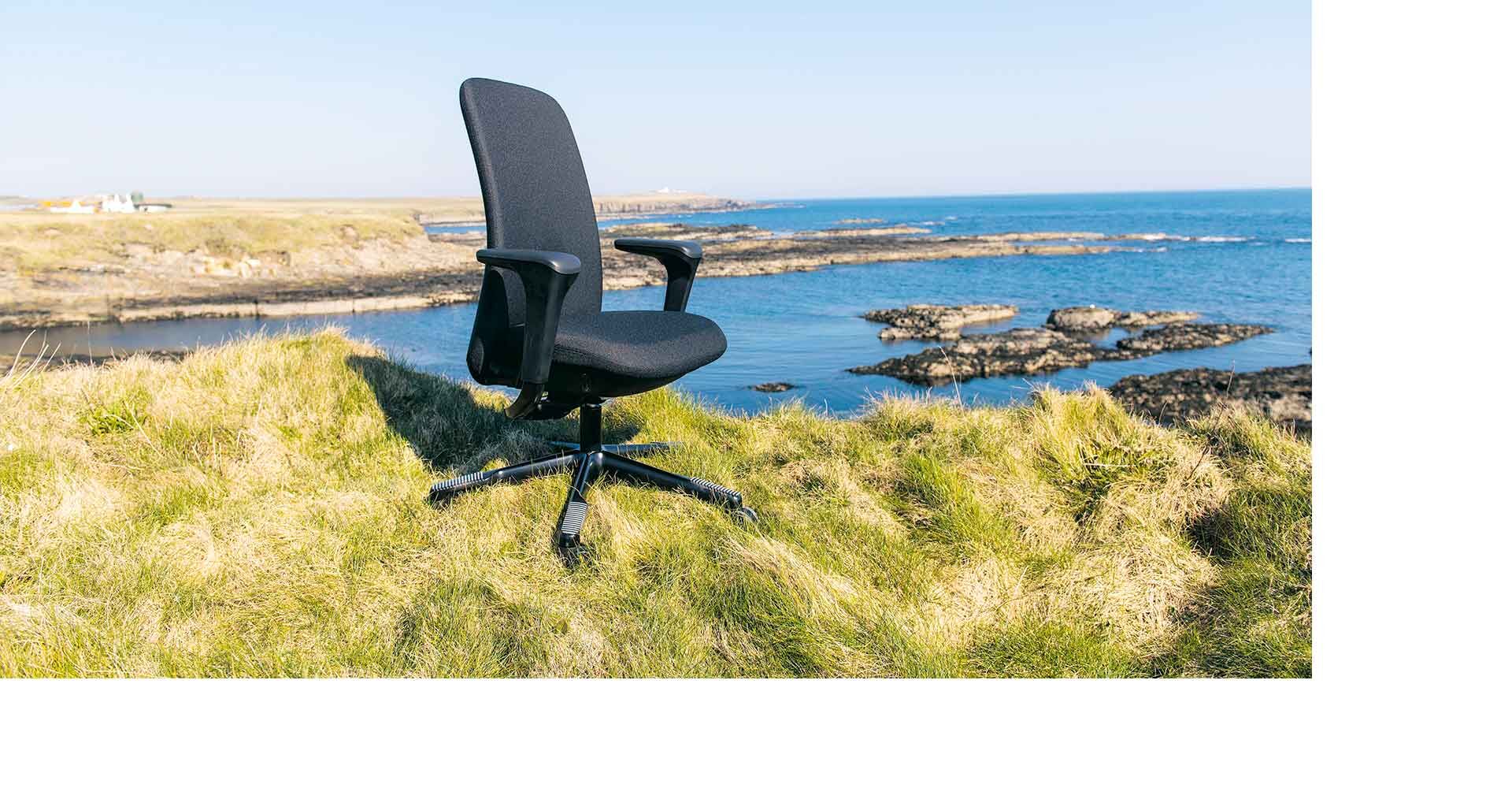 Nachhaltiger Bürostuhl HAG SoFi in der Natur