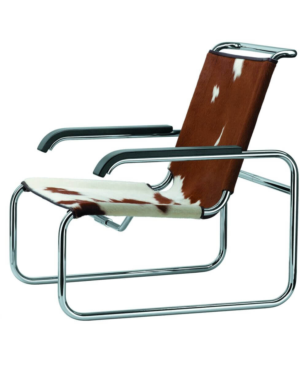 Moderner Stuhl mit verchromtem Gestell und Kuhfell-Lederbezug, ideal für stilvolle, ergonomische Büros.
