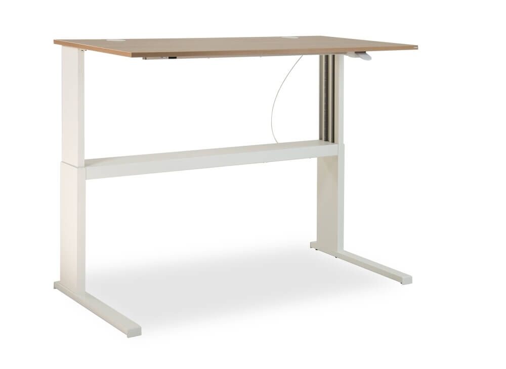 Höhenverstellbarer Schreibtisch mit weißem Gestell und Holzplatte, ideal für ergonomisches Arbeiten im Büro.