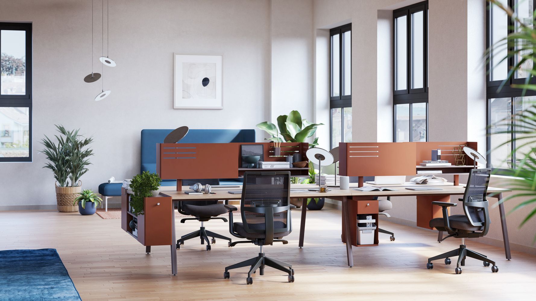 Moderner Büroraum mit ergonomischen Bürostühlen, Pflanzen und viel natürlichem Licht, fördert gesundes Arbeiten.