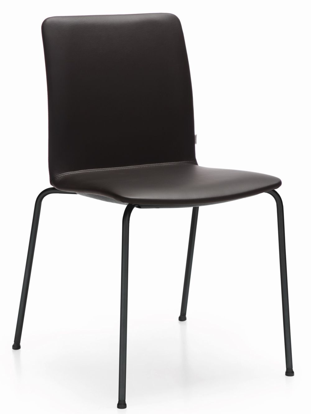 Schwarzer ergonomischer Stuhl mit vier Metallbeinen, ideal für Büro- oder Heimbüro-Einrichtungen.