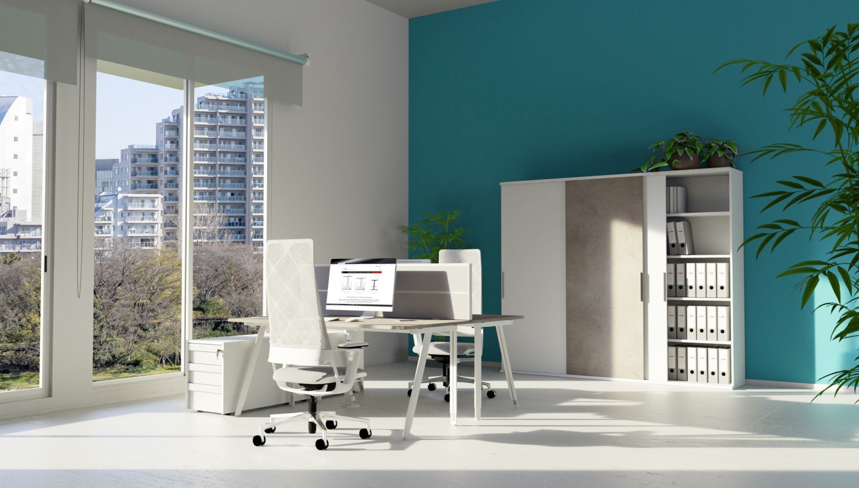 Modernes Büro mit ergonomischem Stuhl, großem Fenster und Blick auf städtische Gebäude.