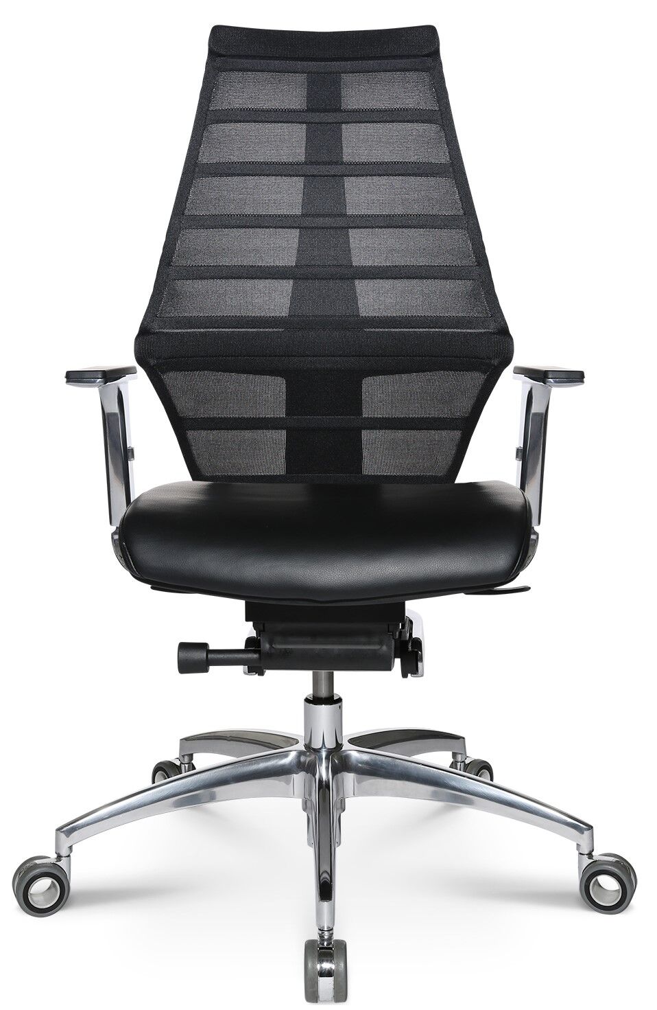 Ergonomischer Bürostuhl mit Netzrückenlehne und Lederbezug auf verchromtem Drehgestell, ideal für dynamisches Sitzen.