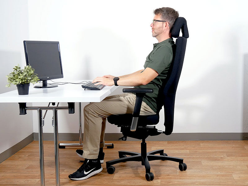 Multifunktionskopfstütze beim Löffler Lezgo Bürostuhl