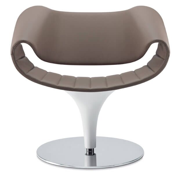 Moderner ergonomischer Stuhl mit einzigartigem Design, gepolsterter brauner Sitz, weißem Sockel und silbernem Fuß.