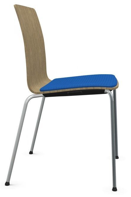 Moderner Stuhl mit Holzlehne, blauer Sitzfläche und silbernen Metallbeinen für ergonomisches Sitzen.