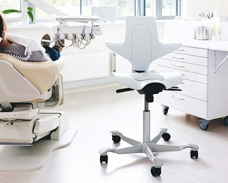 Stuhl in Zahnarztpraxis