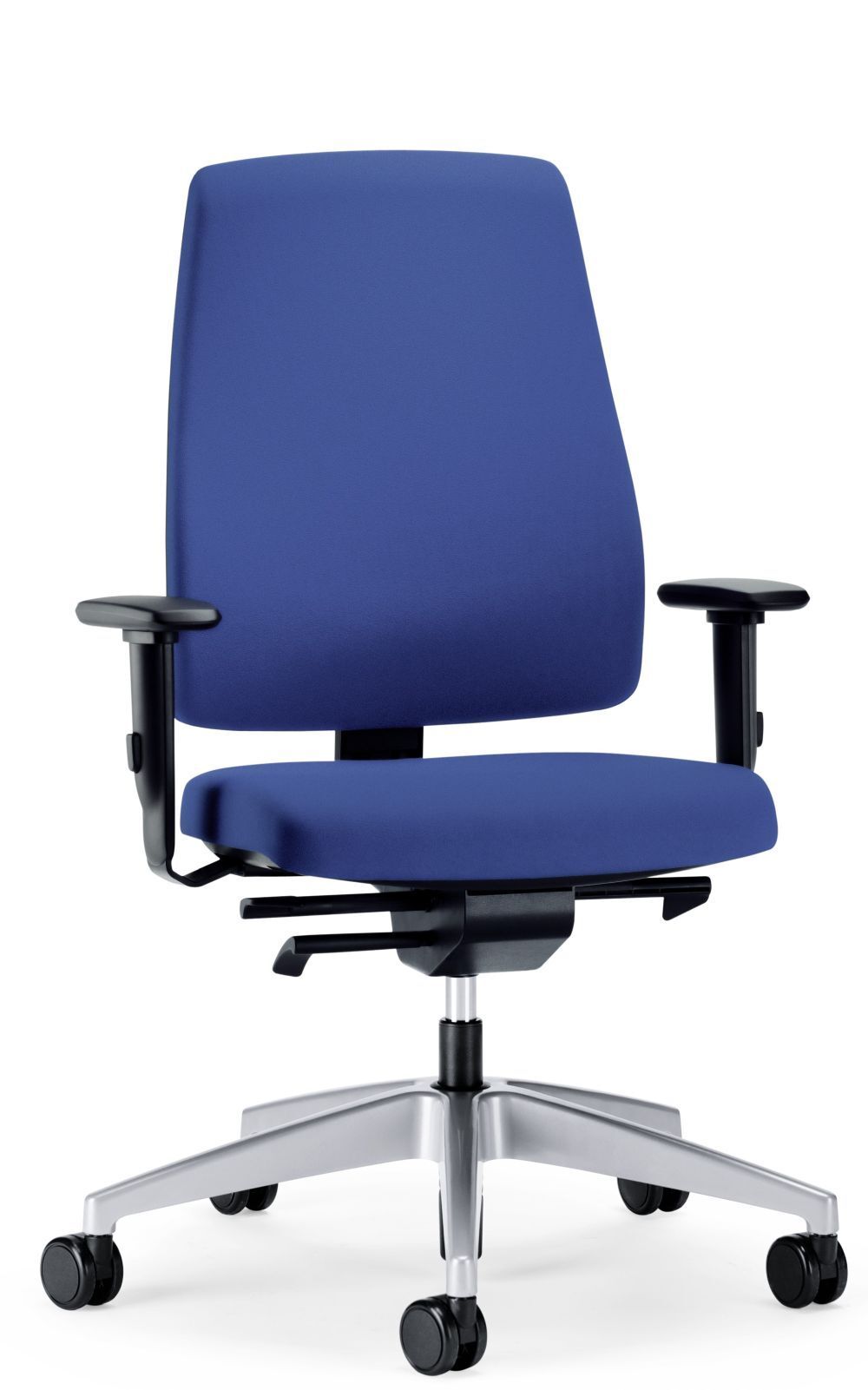 Ergonomischer Bürostuhl mit blauer Polsterung, verstellbaren Armlehnen und silbernem Drehkreuz mit Rollen.
