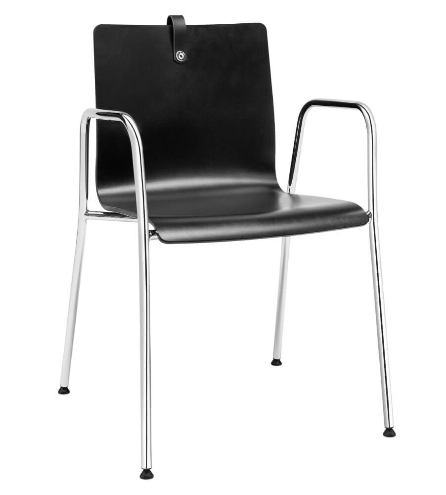 Schwarzer ergonomischer Stuhl mit Metallrahmen und Armlehnen, ideal für Büros und Homeoffices.