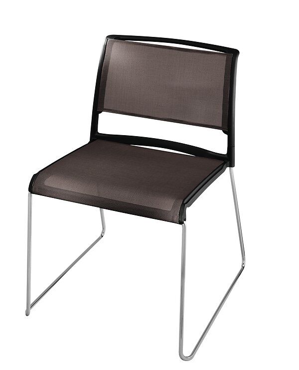 Moderner ergonomischer Stuhl mit schwarzem Netzgewebe und schlankem Metallgestell, ideal für Büros.