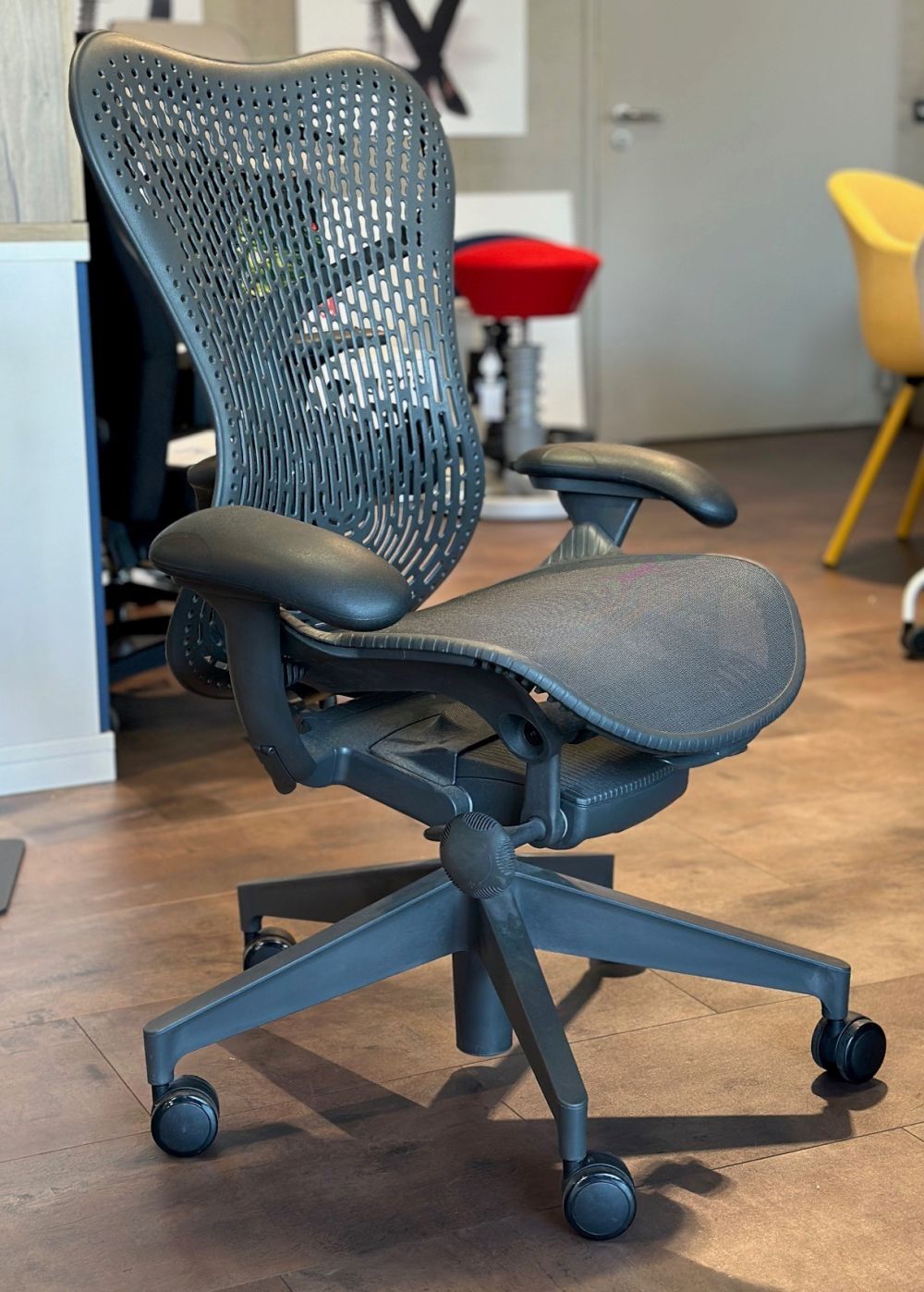 Herman Miller Mirra 2 Triflex Graphite,
