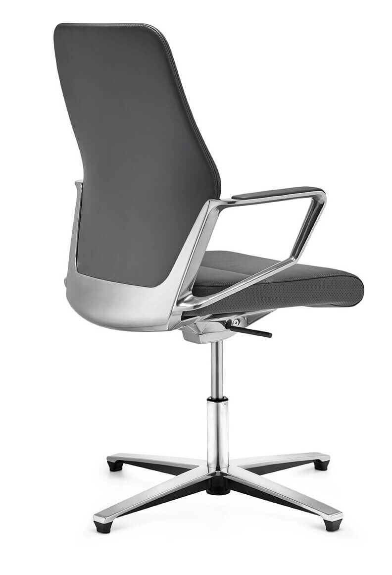 Moderner ergonomischer Bürostuhl mit verstellbarer Rückenlehne und Metallgestell, Rückansicht gezeigt.