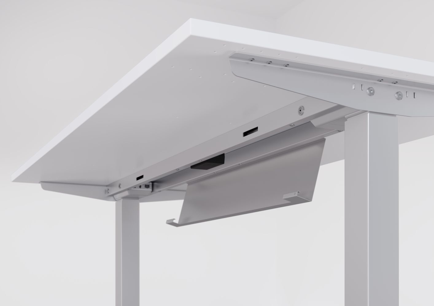 Höhenverstellbarer Schreibtisch mit Kabelmanagementsystem, gefördert ergonomisches Arbeiten im Büro oder Homeoffice.