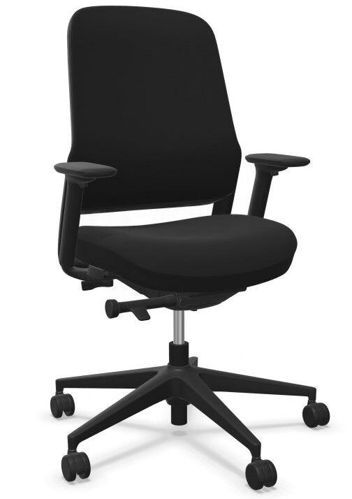 Ergonomischer schwarzer Bürostuhl mit verstellbaren Armlehnen und Rollen auf einem stabilen fünffüßigen Gestell.