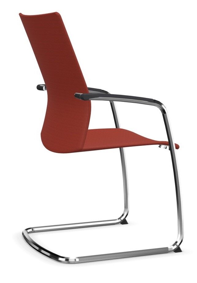 Moderner ergonomischer Stuhl mit rotem Sitz und geschwungenem Metallrahmen, ideal für dynamisches Sitzen.