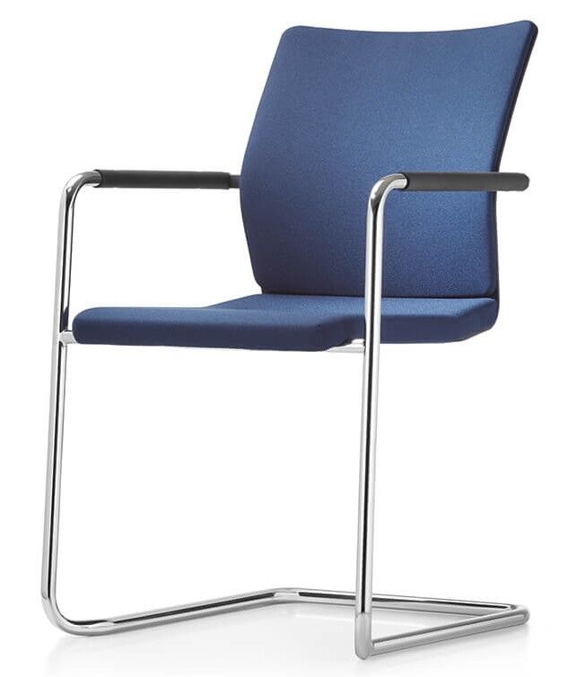 Blauer, ergonomischer Freischwinger-Stuhl mit metallischen Armlehnen und Gestell, ideal für dynamisches Sitzen im Büro.