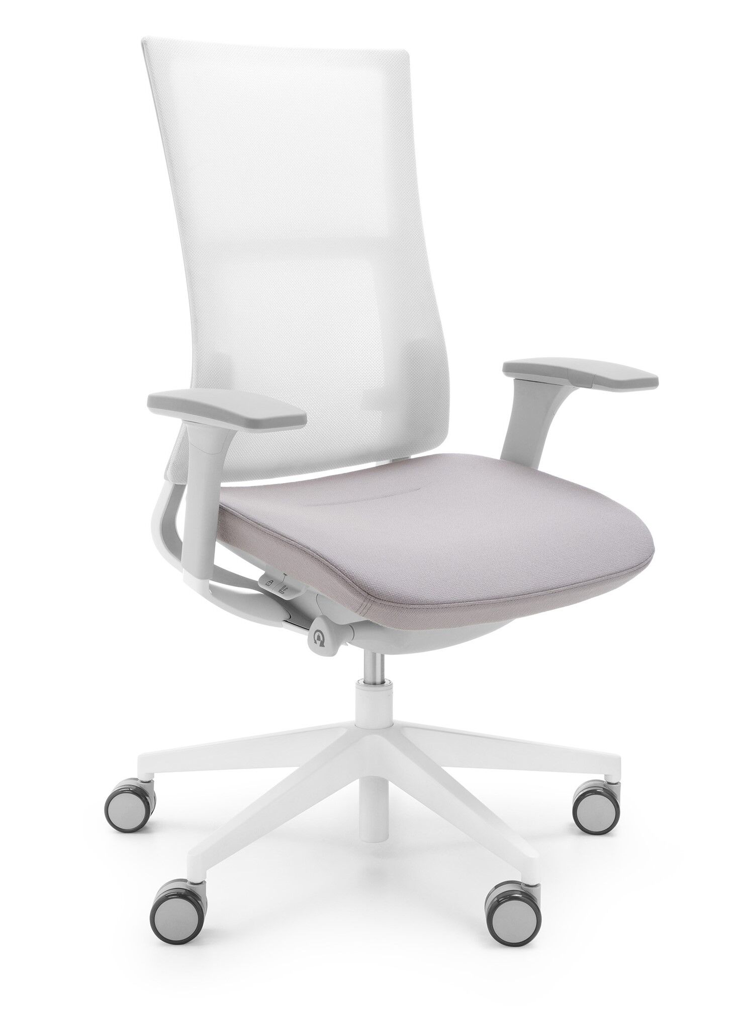 Ergonomischer Bürostuhl mit Netzrückenlehne und gepolstertem Sitz, verstellbaren Armlehnen und Rollen für einfache Mobilität.