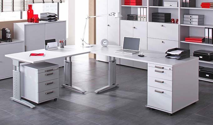 Schreibtisch mit Container Schreibtisch mit Container