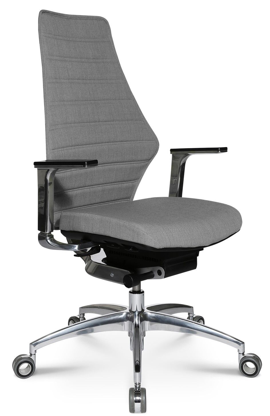 Ergonomischer grauer Bürostuhl mit hoher Rückenlehne, verstellbaren Armlehnen und verchromtem Fußkreuz auf Rollen.