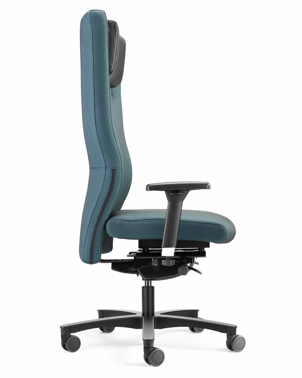 Ergonomischer Bürostuhl mit hoher Rückenlehne und verstellbaren Armlehnen, ideal für gesundes Sitzen im Büro.
