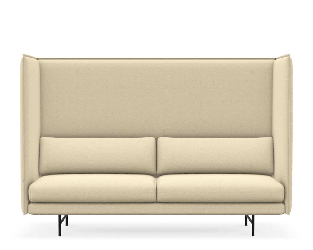 Beigefarbenes Sofa mit hoher Rückenlehne und Seitenwänden, ideal für Büros oder Lounges.