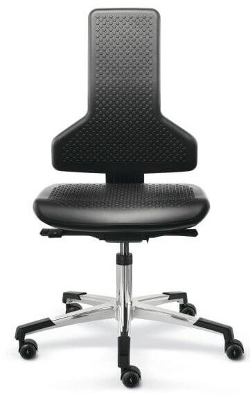 Ergonomischer schwarzer Bürostuhl mit speziellem Rückendesign und verchromtem Fußkreuz für dynamisches Sitzen.