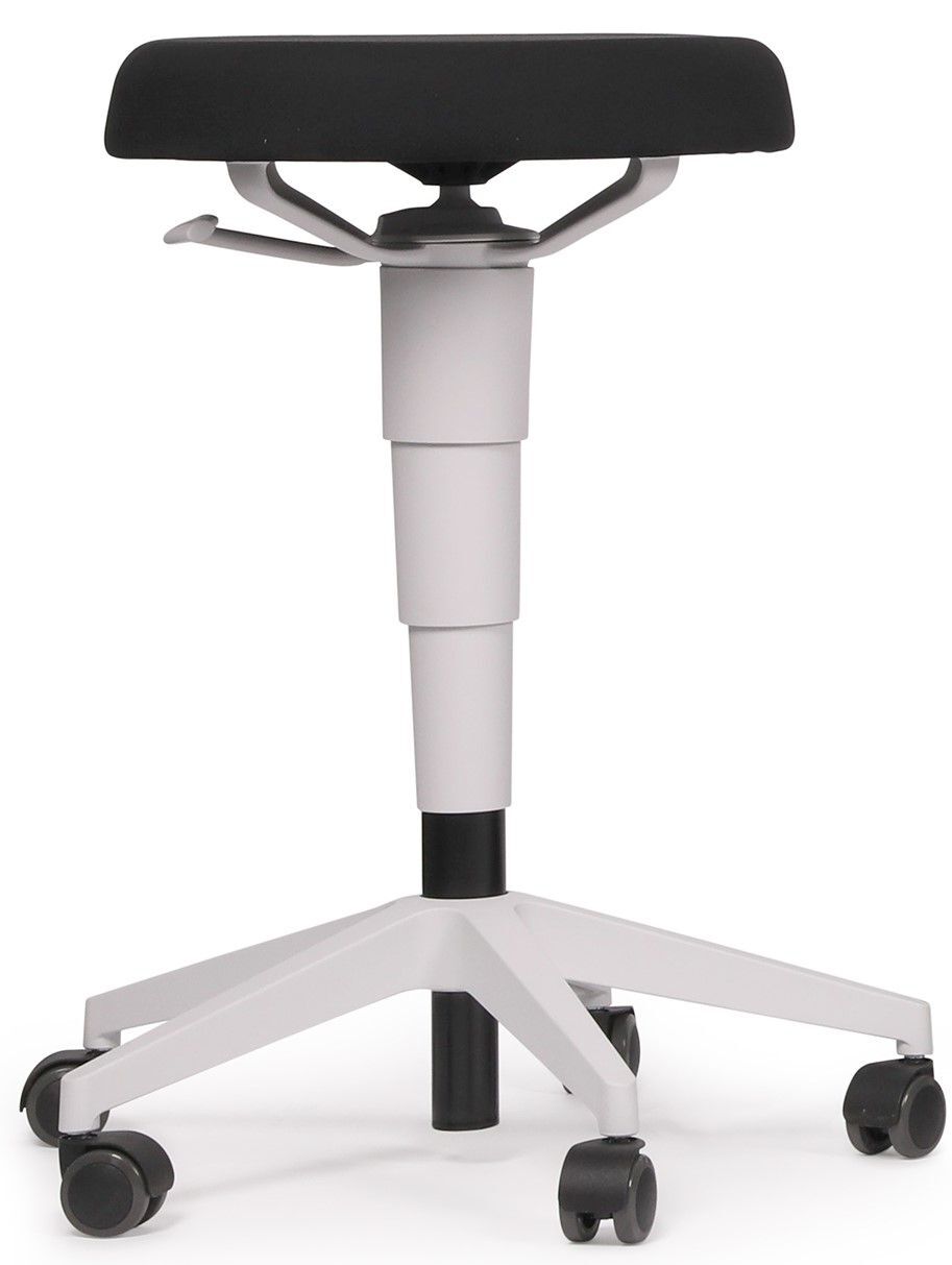 Ergonomischer Bürostuhl mit schwarzem Polstersitz und weißem Gestell auf Rollen, ideal für dynamisches Sitzen.