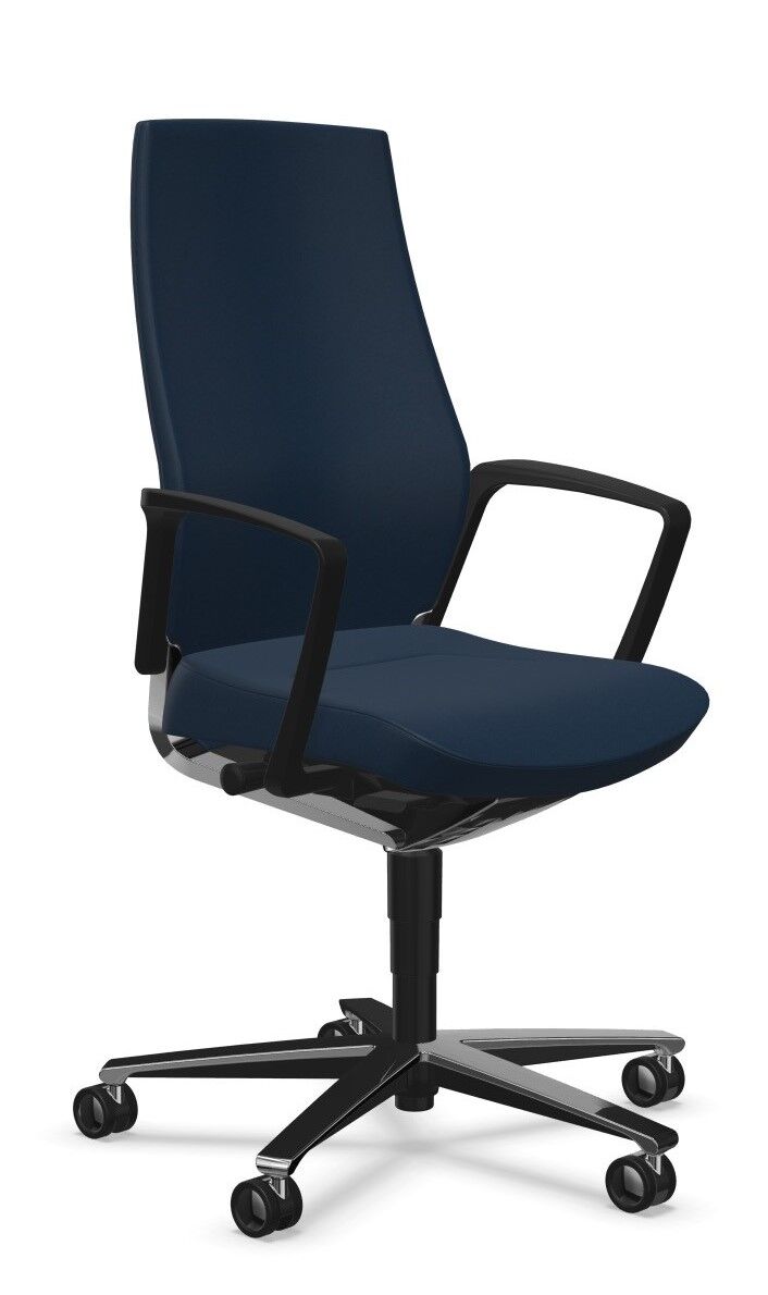 Moderner ergonomischer Bürostuhl in Blau mit verstellbaren Armlehnen und Rollen für dynamisches Sitzen.