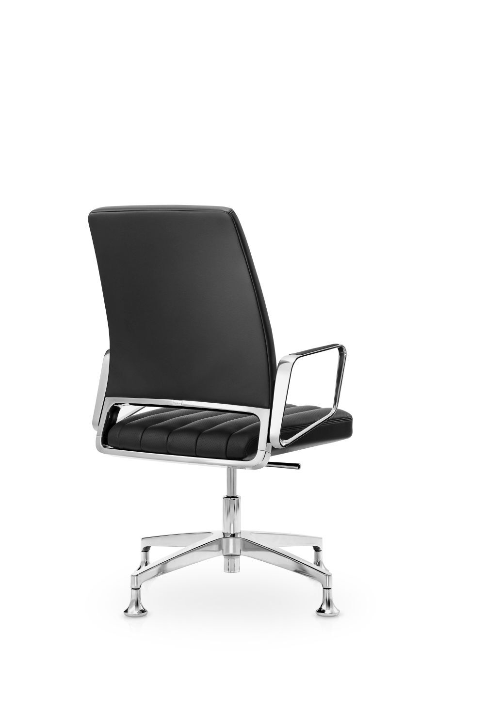 Ergonomischer Bürostuhl mit schwarzem Lederbezug und verchromtem Gestell, Ansicht von hinten.
