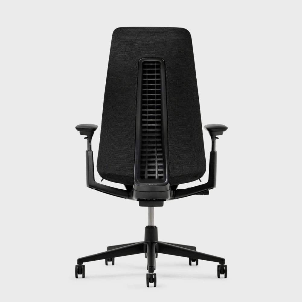 Rückansicht eines ergonomischen Bürostuhls mit schwarzen Armlehnen und Rückenlehnenstruktur für dynamisches Sitzen.