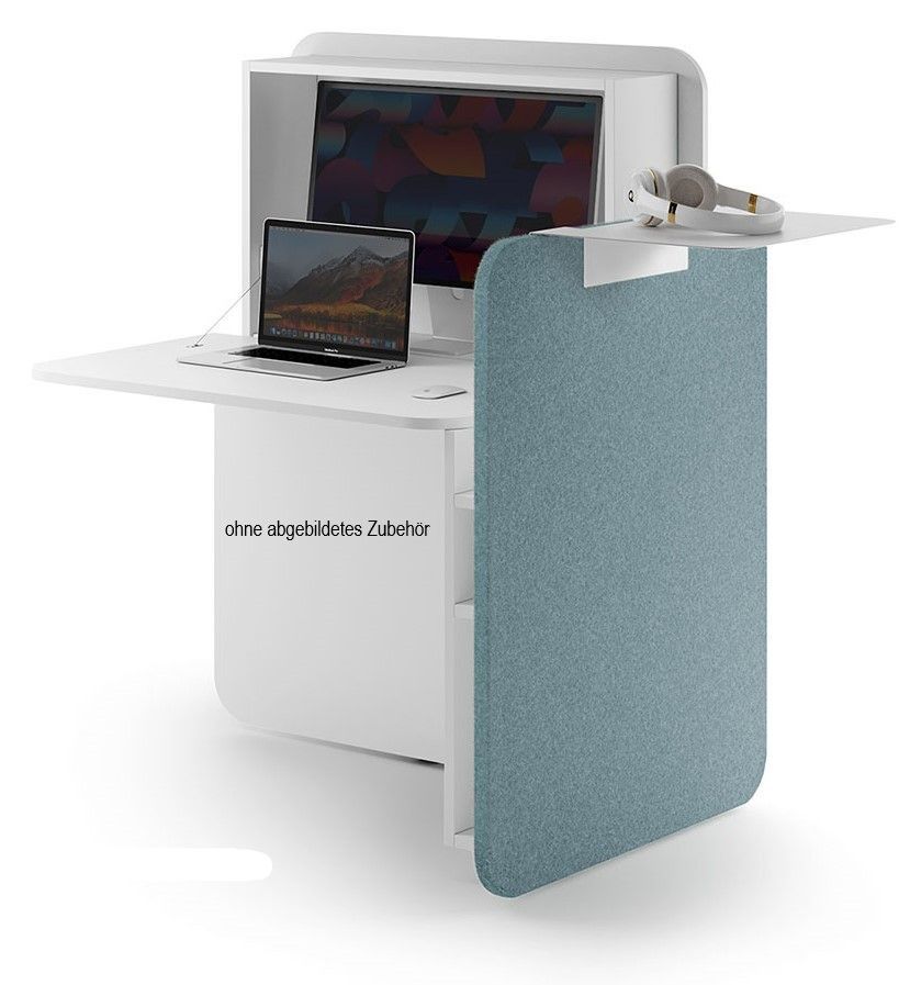 Moderner Stehschreibtisch mit Laptop, Bildschirm, Kopfhörern, weißer Oberfläche und hellblauer Seitenverkleidung.