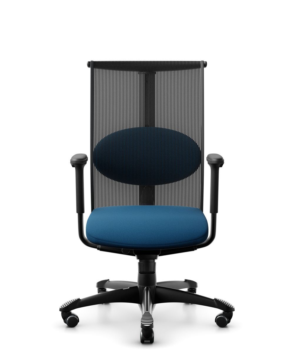 Ergonomischer Bürostuhl mit blauer Sitzfläche und schwarzer Netzrückenlehne, ideal für dynamisches Sitzen.