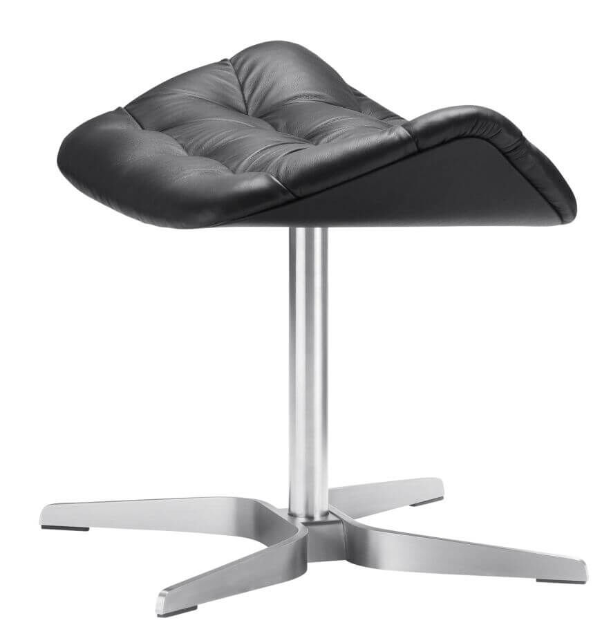 Moderner, ergonomischer Hocker mit schwarzer Polsterung und stabiler Metallbasis für dynamisches Sitzen.