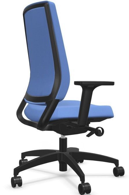 Moderner blauer ergonomischer Bürostuhl mit verstellbarer Rückenlehne und Armlehnen auf Rollen.