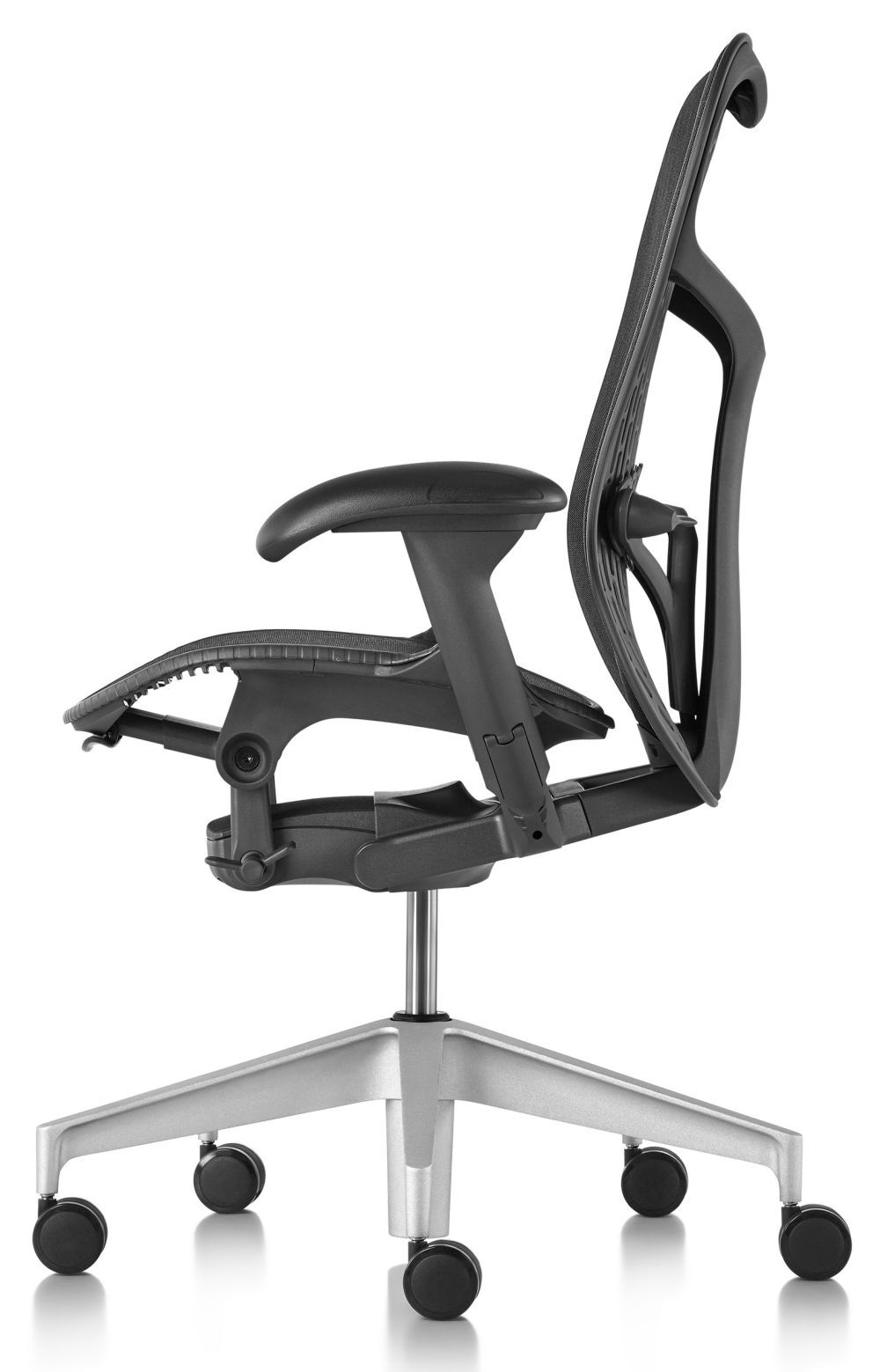 Ergonomischer Bürostuhl mit verstellbarer Rückenlehne und Armlehne, silberne Basis mit Rollrädern, seitliche Ansicht.