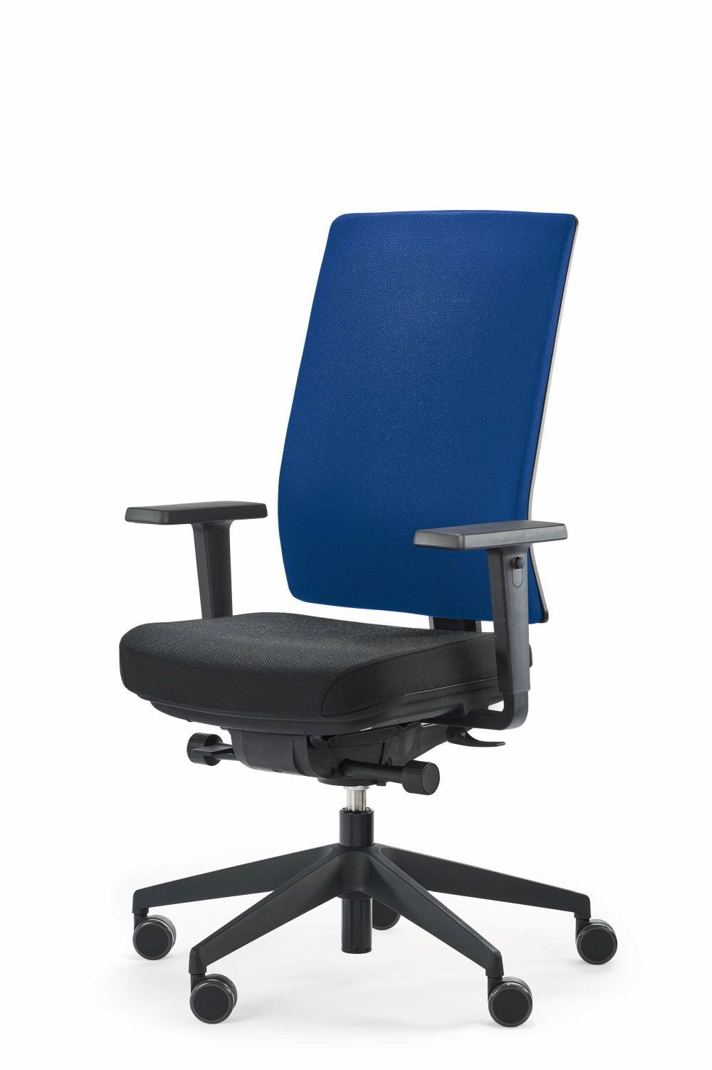 Ergonomischer Drehstuhl mit blauer Rückenlehne und schwarzem Sitz, höhenverstellbare Armlehnen, moderne Büromöbellösung.