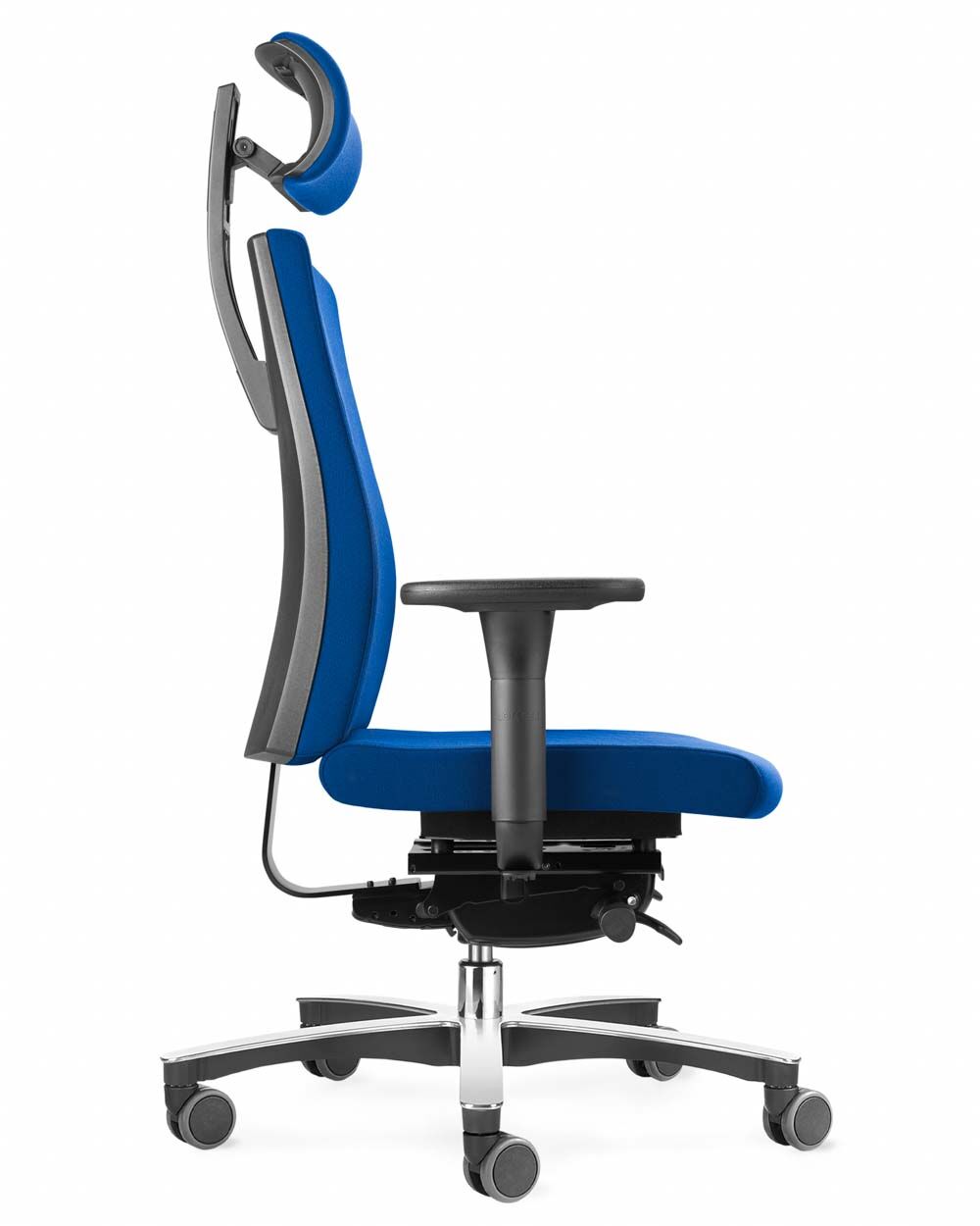 Ergonomischer Bürostuhl in Blau mit Kopfstütze und Armlehnen, seitliche Ansicht. Ideal für bewegtes Sitzen.