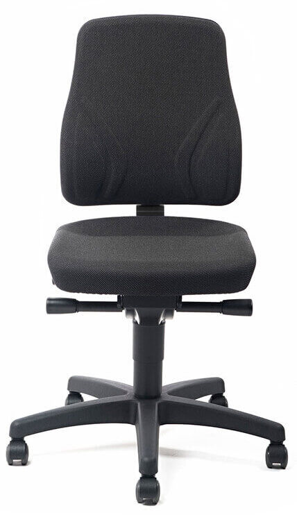 Ergonomischer Bürostuhl in Schwarz mit gepolsterter Rückenlehne und Sitzfläche, auf einem stabilen Drehgestell.