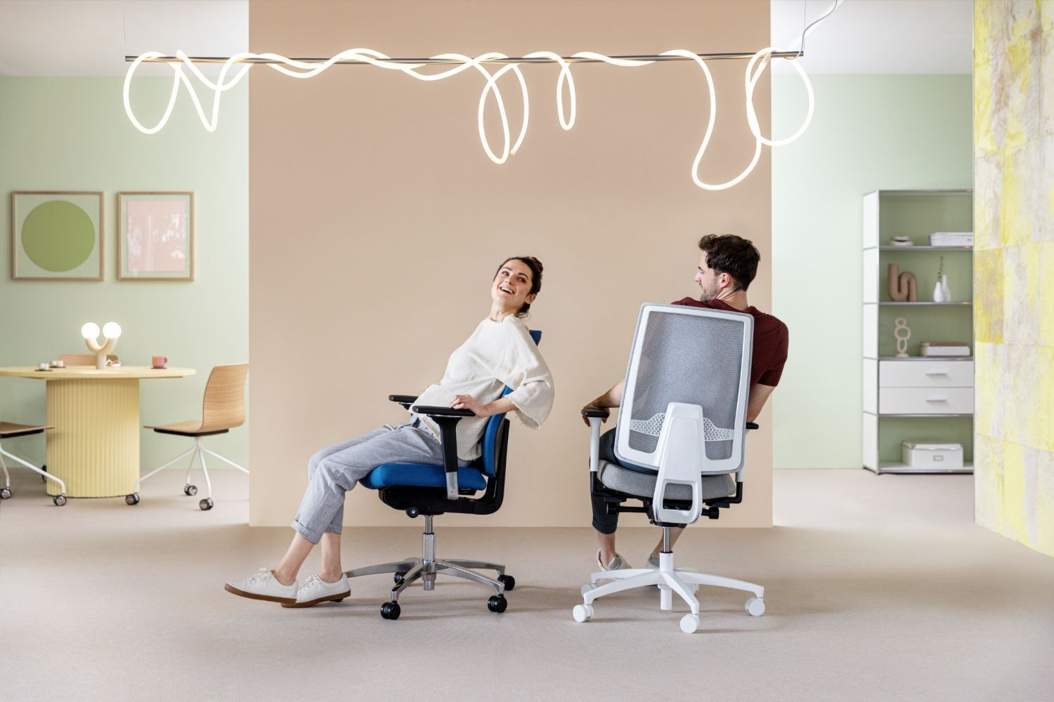 Dauphin Indeed operator ID 7048, Bürostuhl,