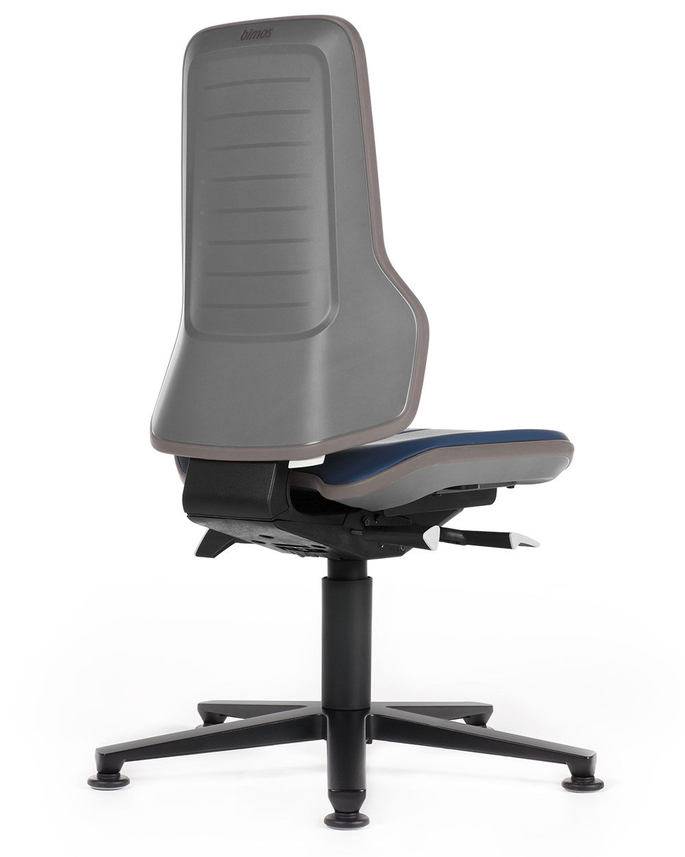 Ergonomischer Bürostuhl mit grauer Rückenlehne, schwarzem Fußkreuz und blauer Sitzfläche, Seitenansicht, auf weißem Hintergrund.