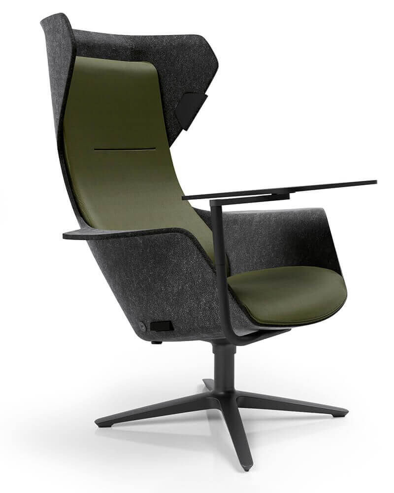 Ein ergonomischer Bürostuhl mit hohem Rückenteil, grüner Polsterung und integriertem Tisch für dynamisches Sitzen.