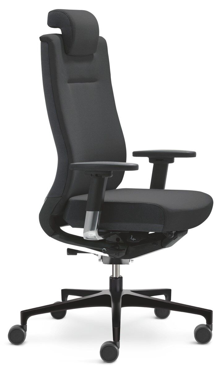 Ergonomischer Bürostuhl mit Kopfstütze und Armlehnen, schwarzer Bezug, auf Rollen für dynamisches Sitzen.