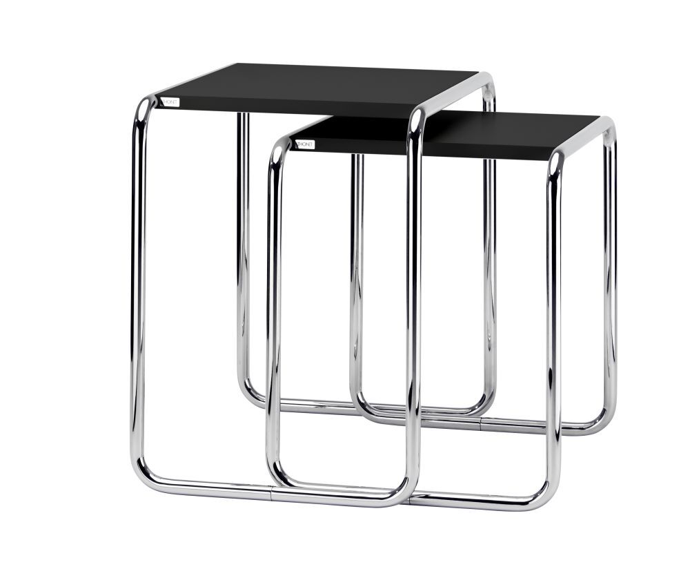 Zwei ineinander verschachtelte Tische mit schwarzen Oberflächen und verchromten Beinen, modernes und minimalistisches Design.