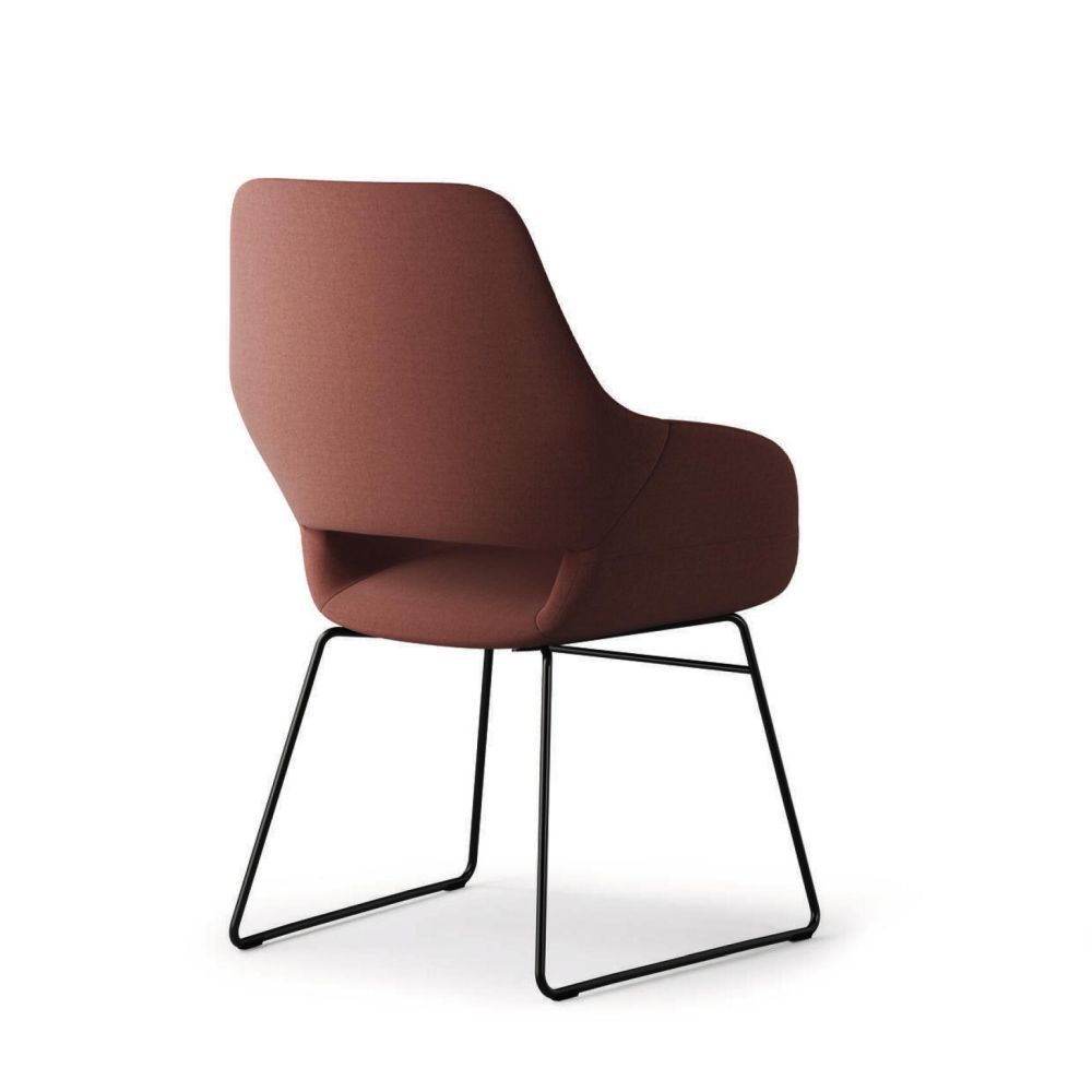 Brauner ergonomischer Stuhl mit Metallrahmen, seitliche Rückansicht, betont elegantes Design und Komfort.