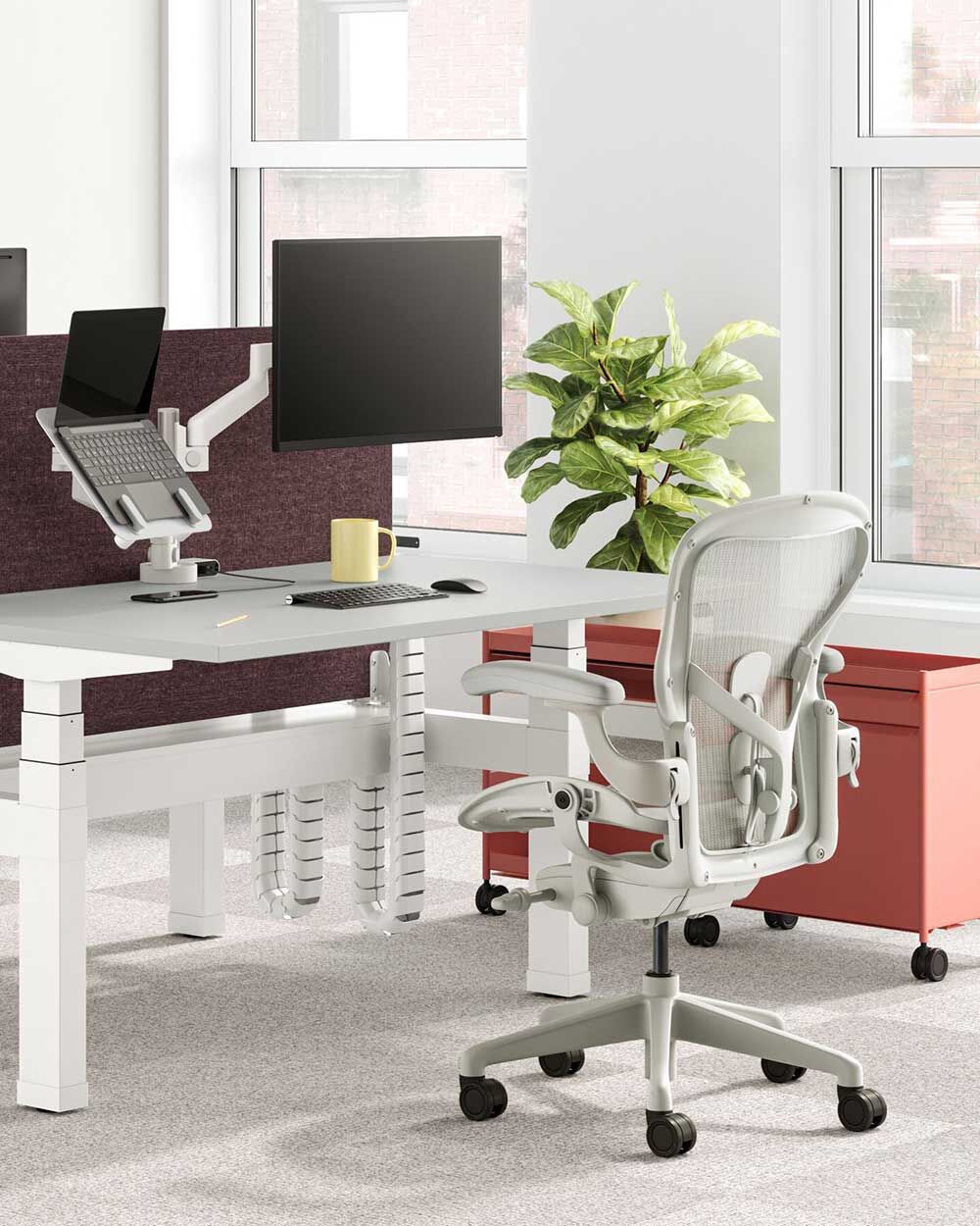 Herman Miller  Aeron remastered B Mineral im Büro