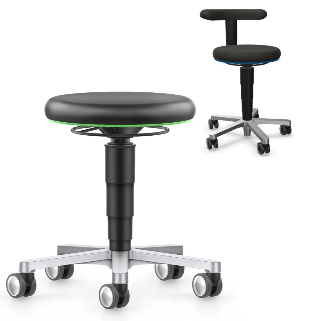 Zwei ergonomische Bürostühle: einer ohne Rückenlehne, einer mit T-förmiger Rückenstütze, auf Rollenbasis.